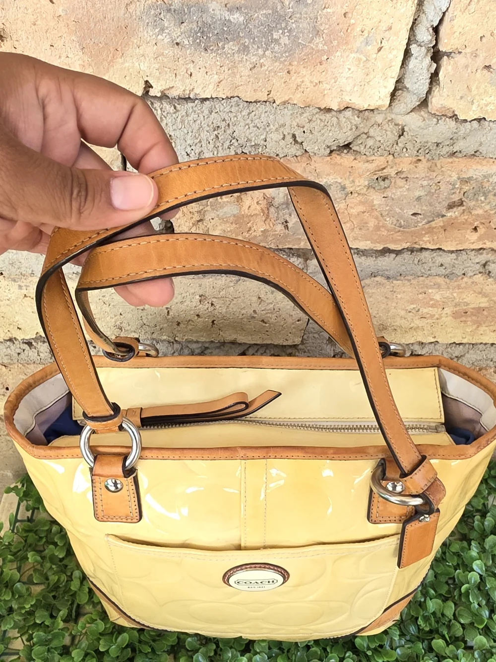 Authentic Coach Peyton Embossed Patent Leather Tote (Yellowing Due To Sun/age)